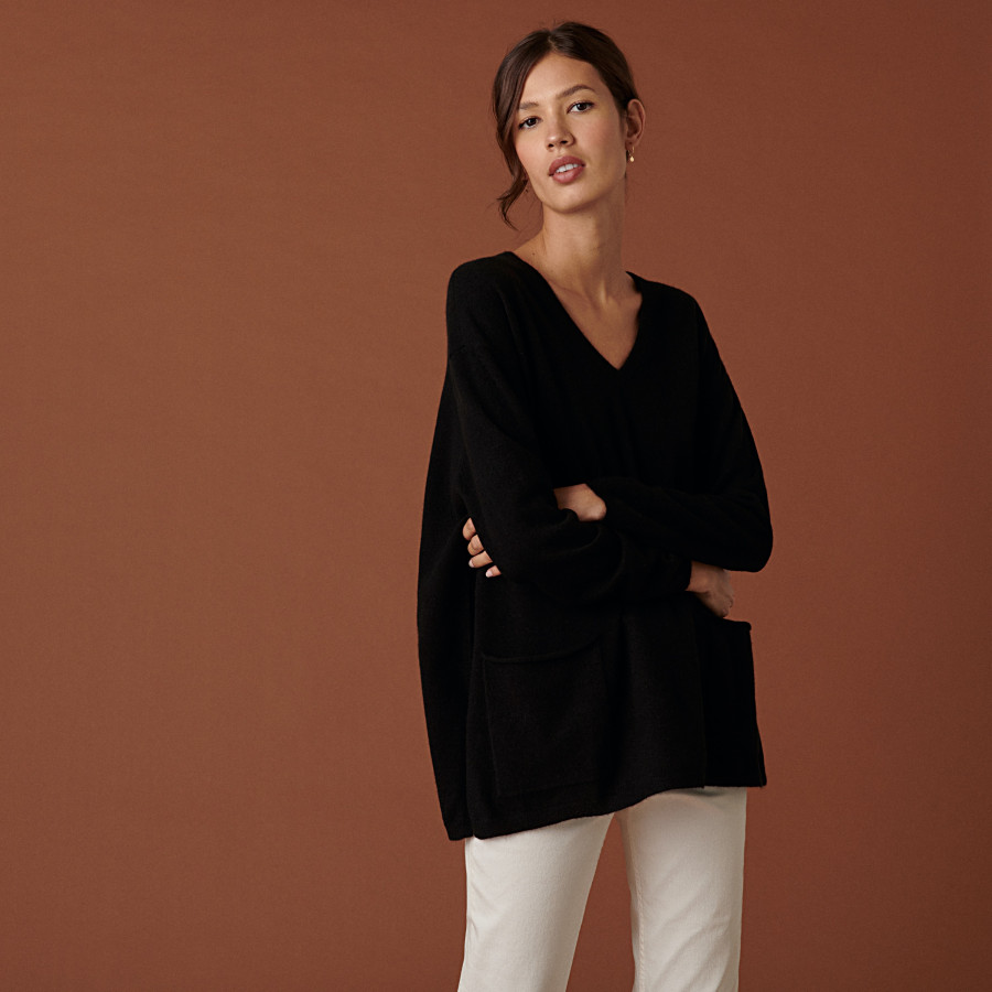 V-neck cashmere sweater with side slits - Accacia V-neck cashmere sweater with side slits - Accacia