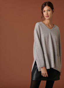 V-neck cashmere sweater with side slits - Accacia