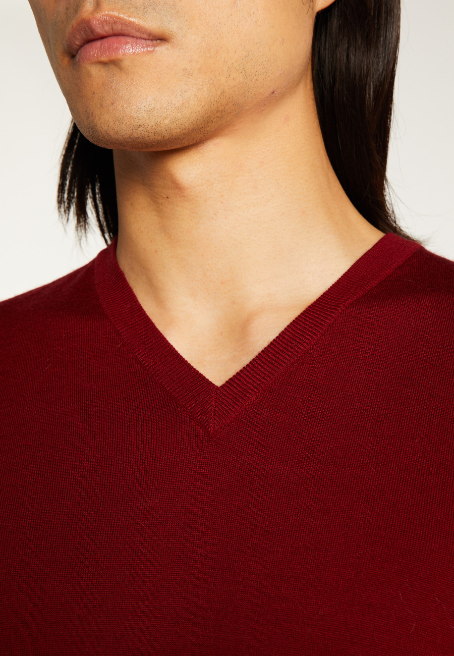 V-neck sweater with logo in merino wool - Elmo V-neck sweater with logo in merino wool - Elmo