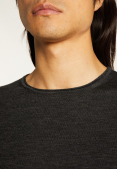 Pull col rond en laine mérinos finitions roulotées - Rythme