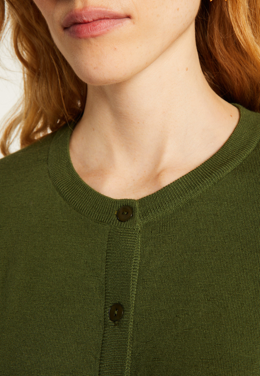 Cardigan boutonné col rond à poches en laine mérinos - Amalia